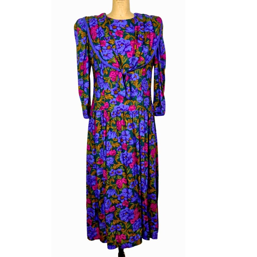 Vintage romantic 1980s floral print dress by Lanz Originals- size med - large